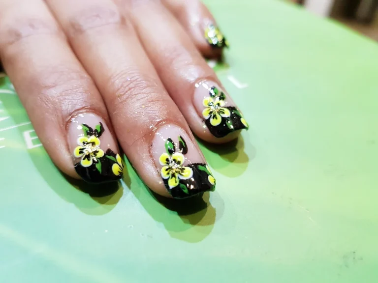 Dulhan Salon Amritsar nail art 768x576