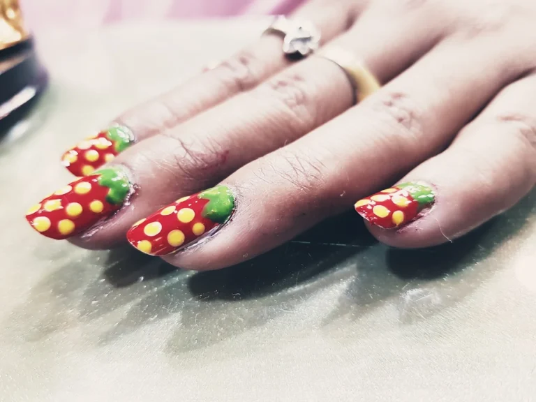 Dulhan Salon Amritsar nails 768x576