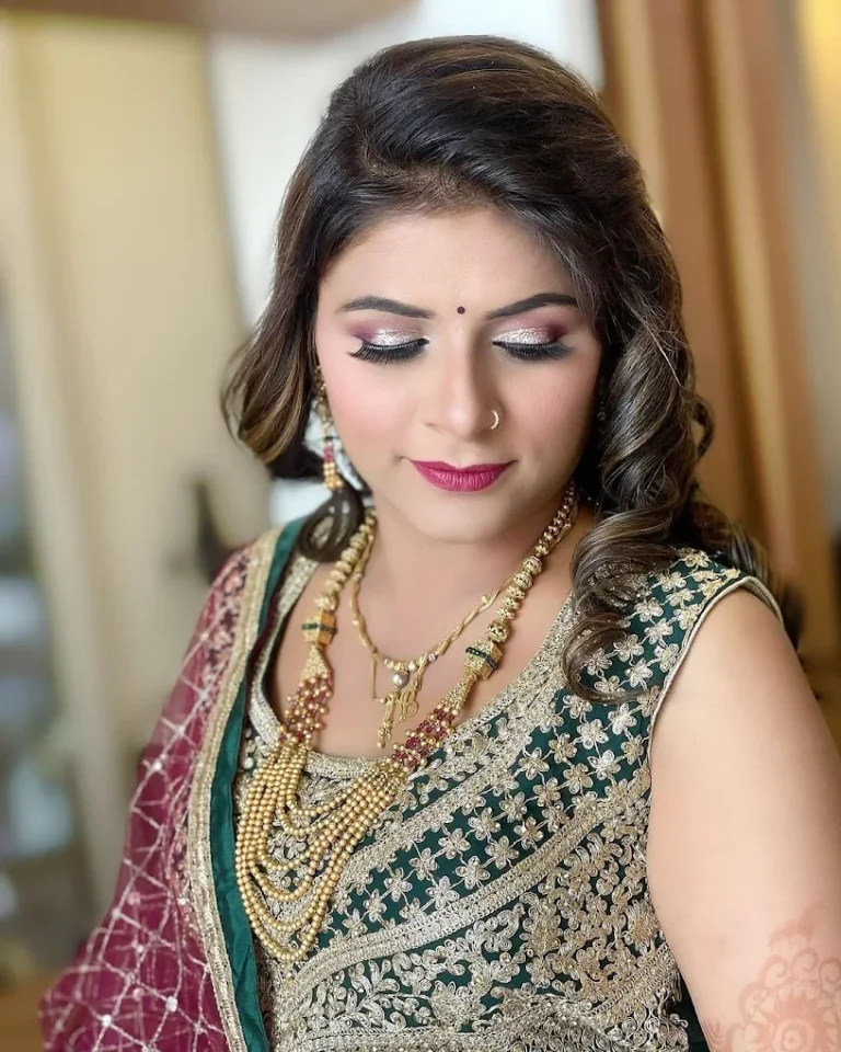 Glossy unisex salon Academy make up 768x960