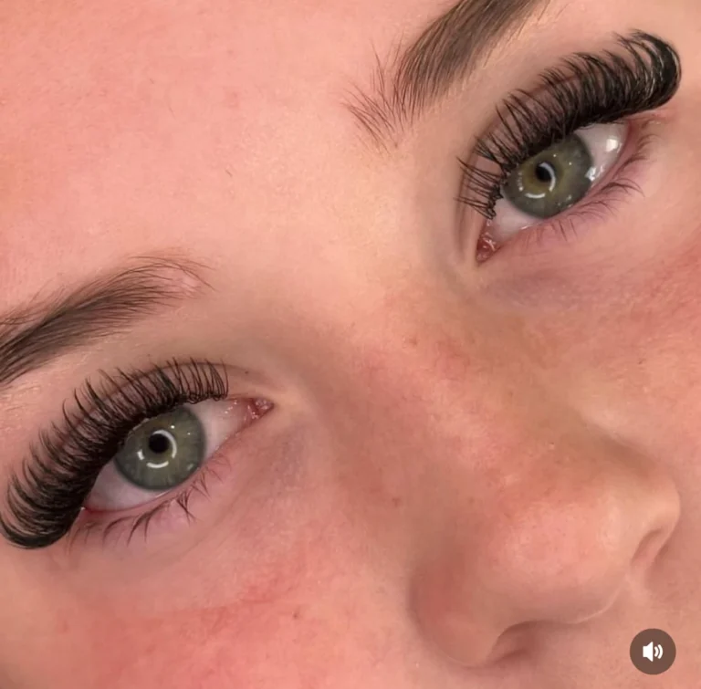 Graduate Beauty Salon Amritsar lashes 768x755