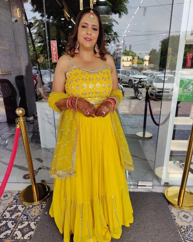 Hair Raiserz Luxe Salon Mohali makeup 768x960