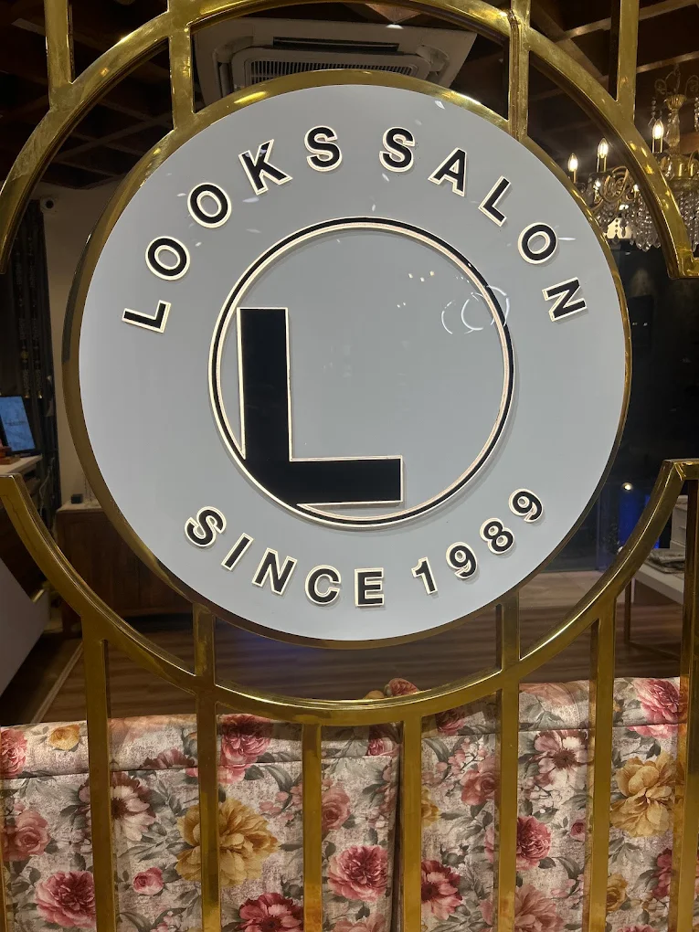 Looks Salon Patiala logo 2