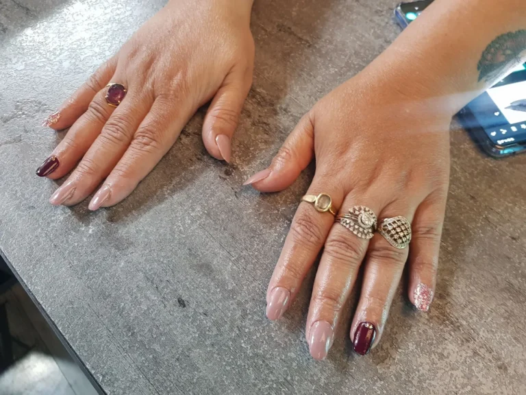 Mirror Unisex Family Salon Ambala nail 768x576