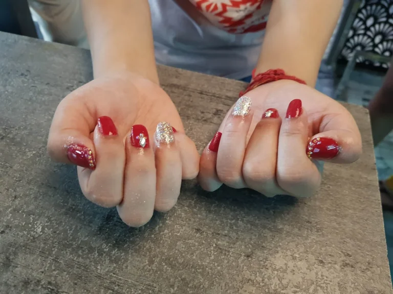 Mirror Unisex Family Salon Ambala nail extension 768x576