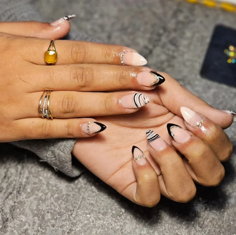 Mirror Unisex Family Salon Ambala nails 768x765