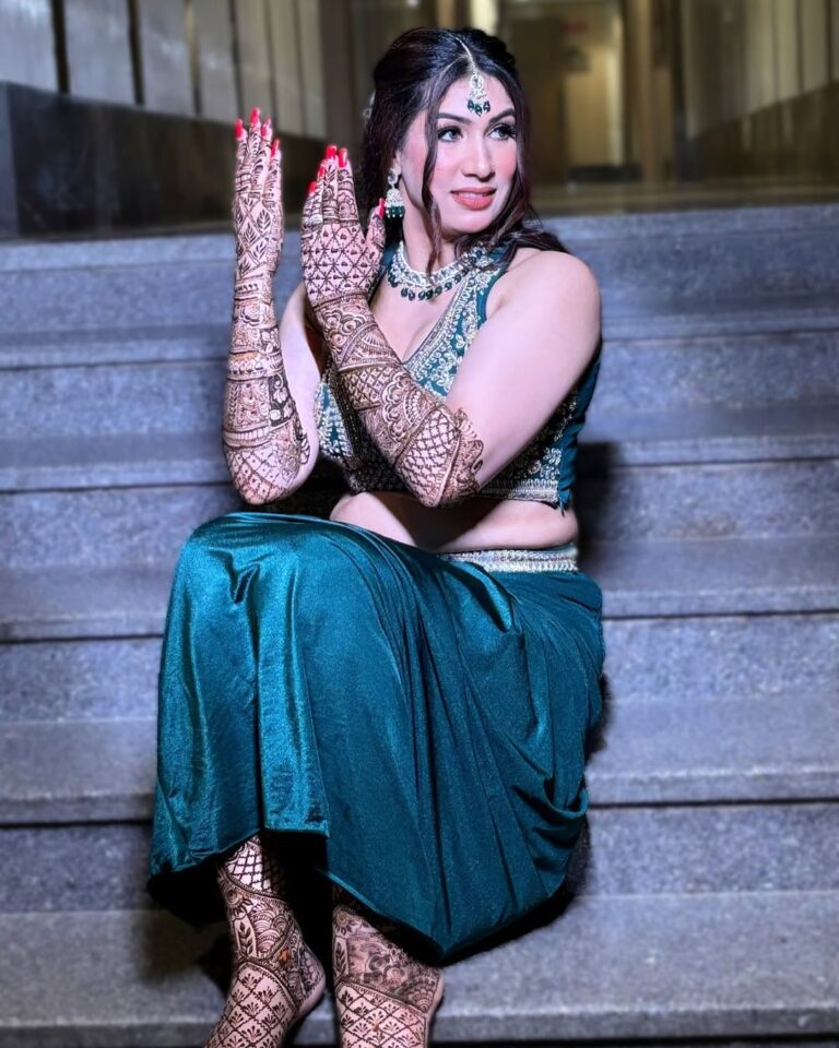 Vintage luxury salon makeup 768x960