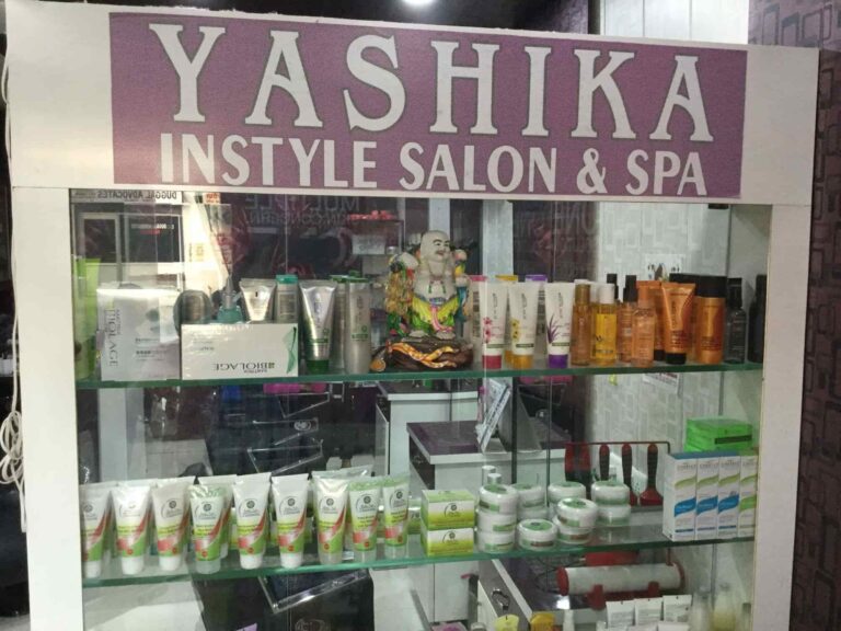 Yashika Makeovers and Academy Ambala profile image 2 768x576