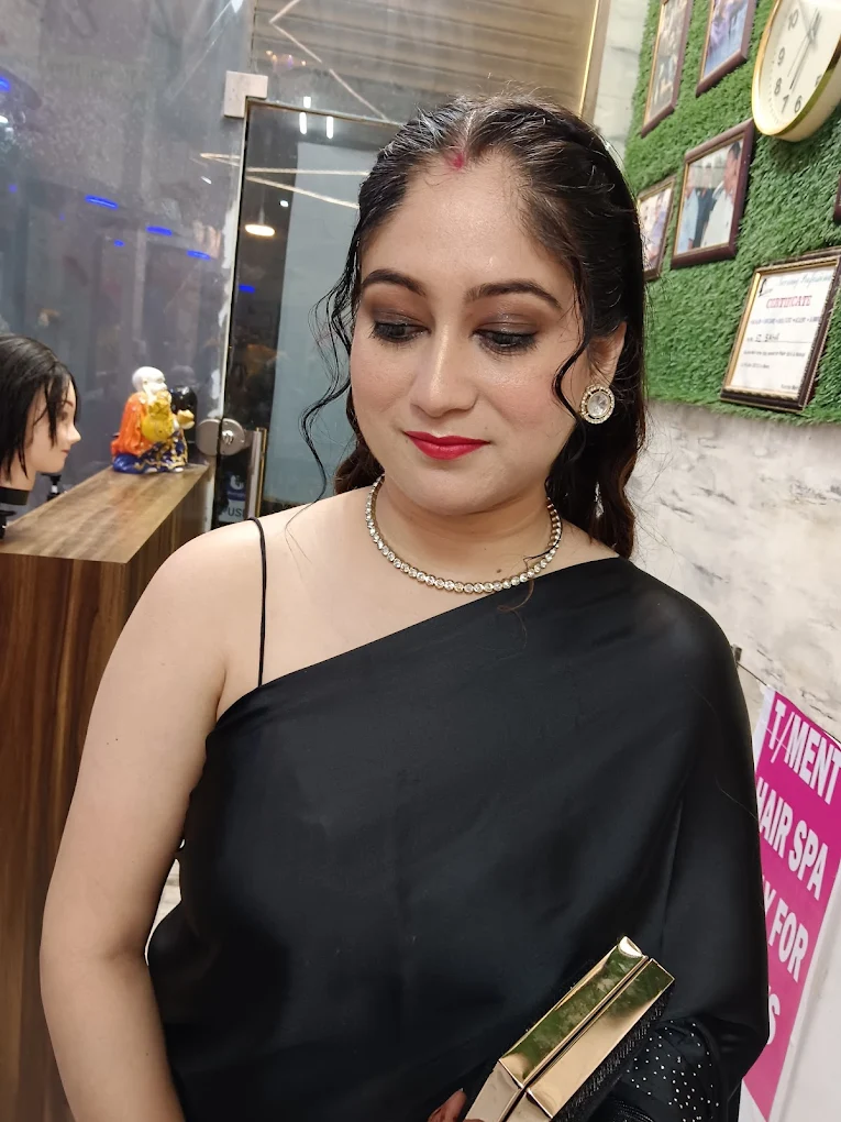 Curly Top Luxury Salon Ambala party makeup