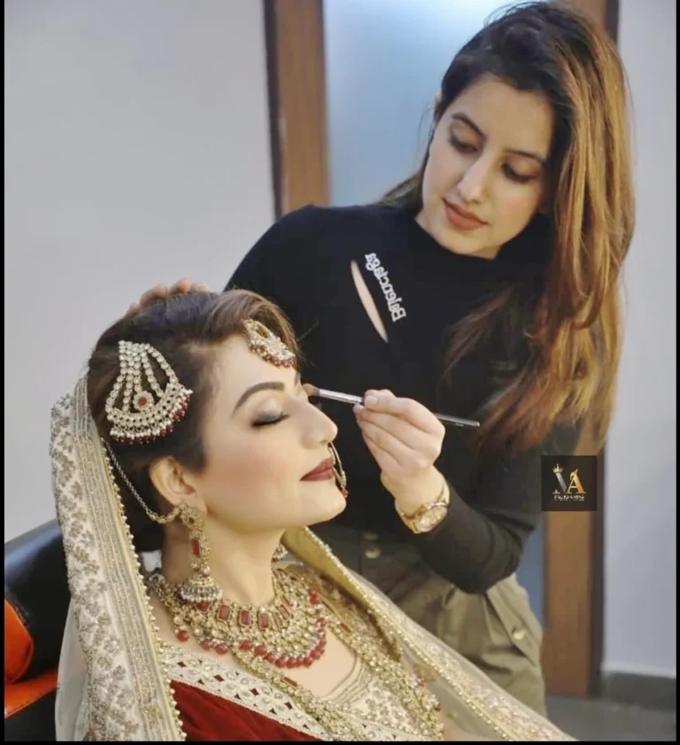 Malika Aroras Head Hut Salon Ludhiana makeupo 768x841