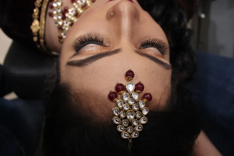 Mirabel Makeup Studio Academy Karnal eye makeup 768x512