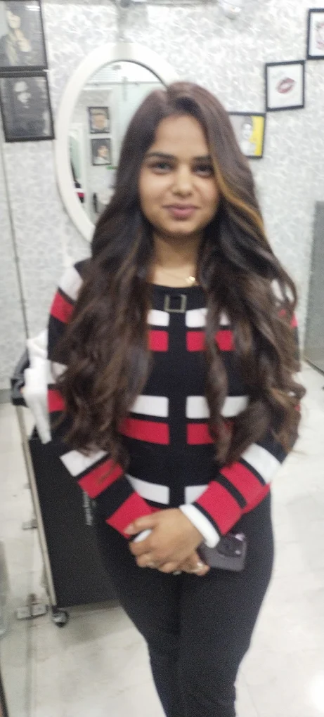 Shakir Khan Unisex Salon Academy Karnal colour